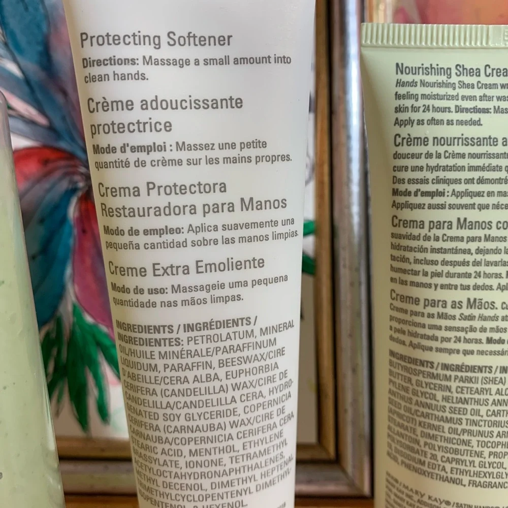 Mary Kay White Tea & Citrus Satin Hands® Pampering Set - Picture 4 of 7